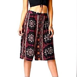 KENDALL KYLIE Pant Wide Leg Capri Shorts Midi Skirt Black Red Maroon Size Small